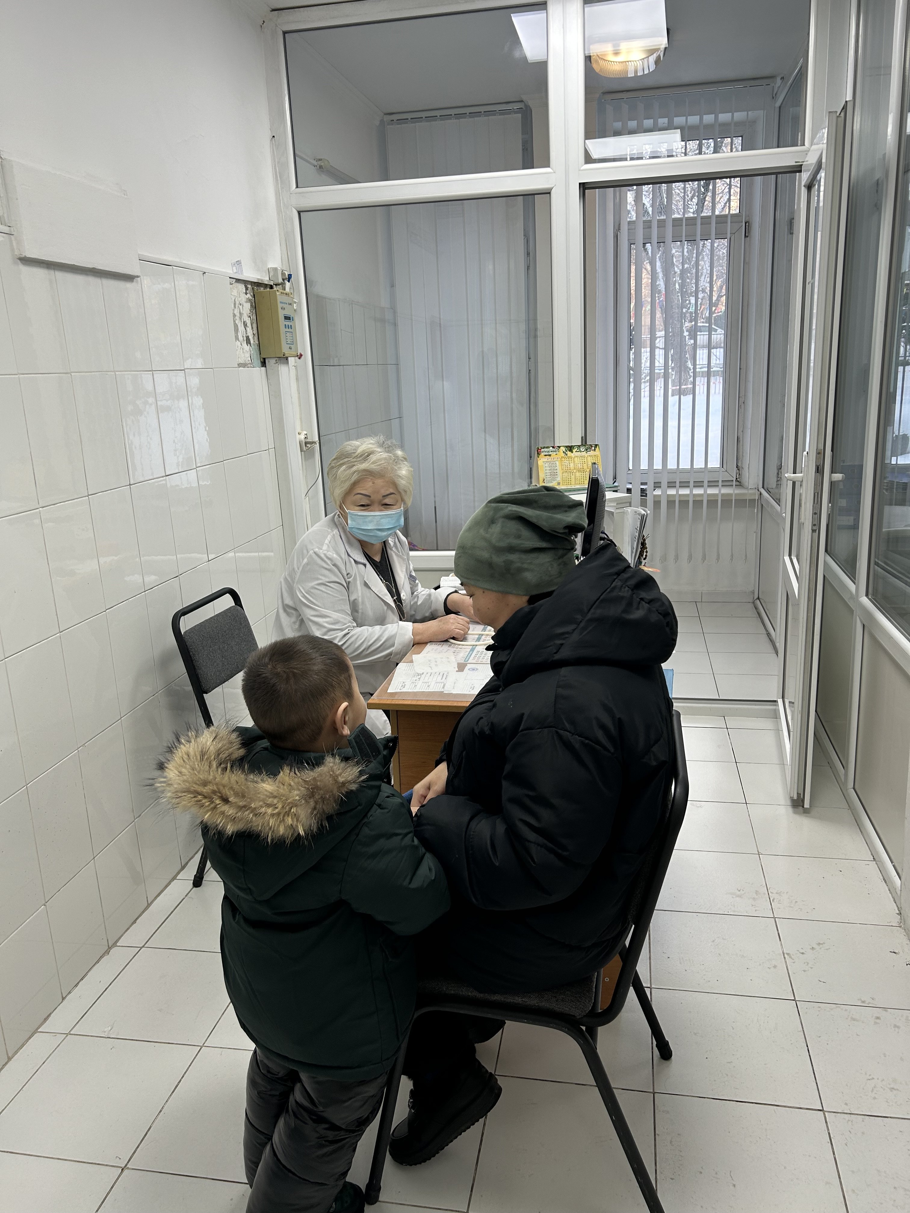 Ұйымдаспаған  баламен   жұмыс  бойынша  медбике   Сбаева С.С ата-анаға баланың күн тәртібін дұрыс қолдана білуі керек екенін айтып түсіндірді.